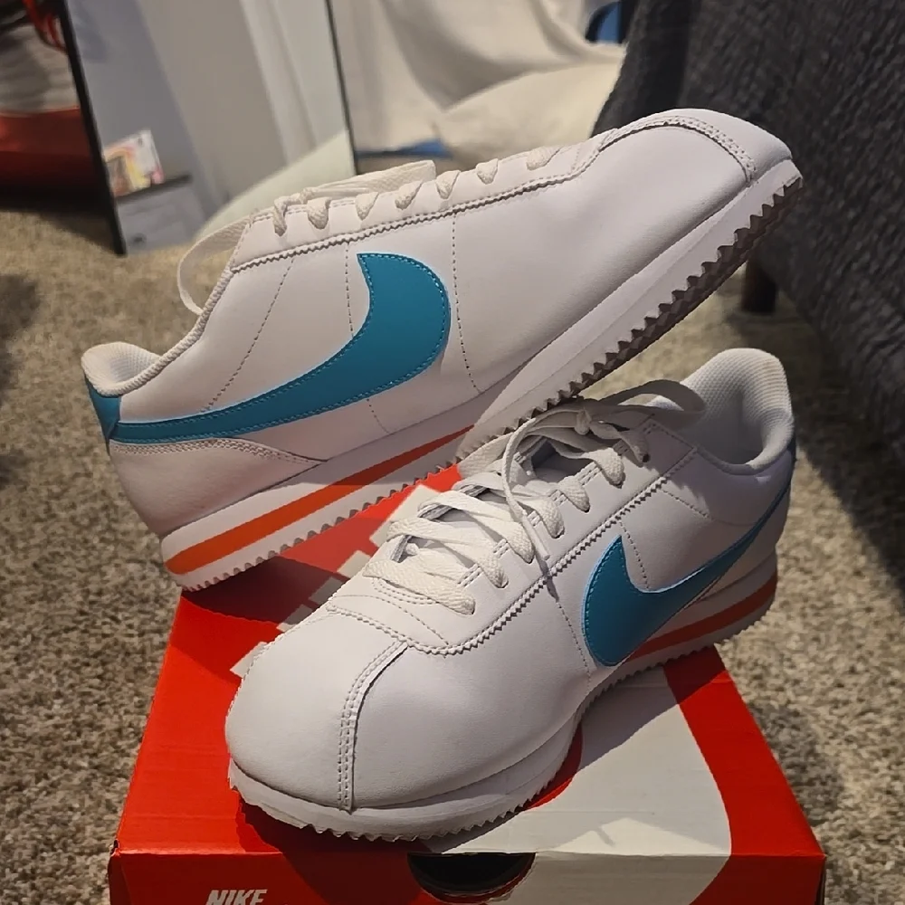 Nike White and Blue Sneakers - Picture 1 of 3